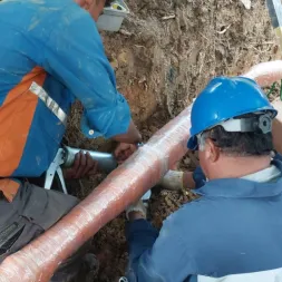 Kegiatan Team sedang mengerjakan penyambungan kabel MV dengan produk 3M